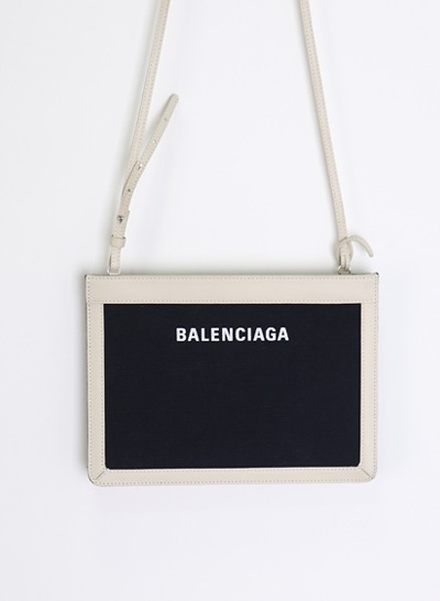 (Made in ITALY) BALENCIAGA pochette bag